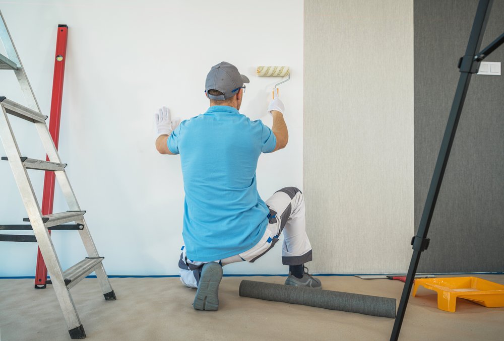 Huur een professionele renovlies behanger uit Den Bosch en krijg 10% korting op het behangen en sauzen van je nieuwbouwwoning.